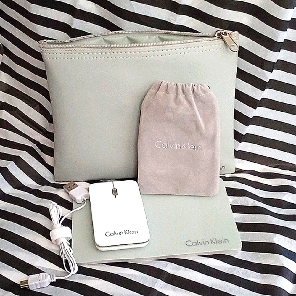 Calvin Klein Travel Laptop Optical Mouse & Mousepad Set - Totally Retro!